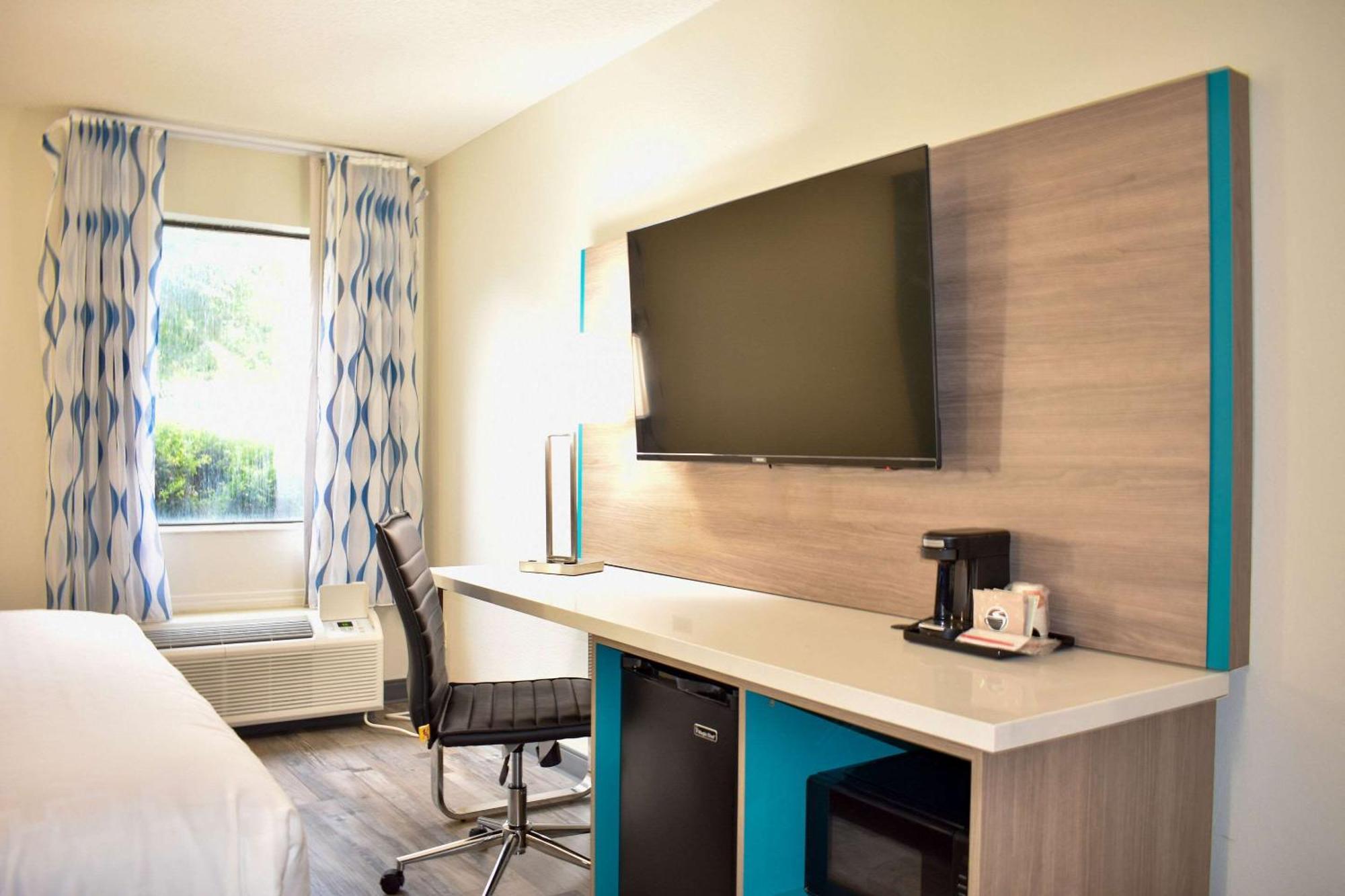 Clarion Pointe Vidalia - Lyons West Hotel Bagian luar foto